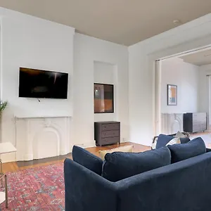 Apartment With King Bed In Downtown, Louisville